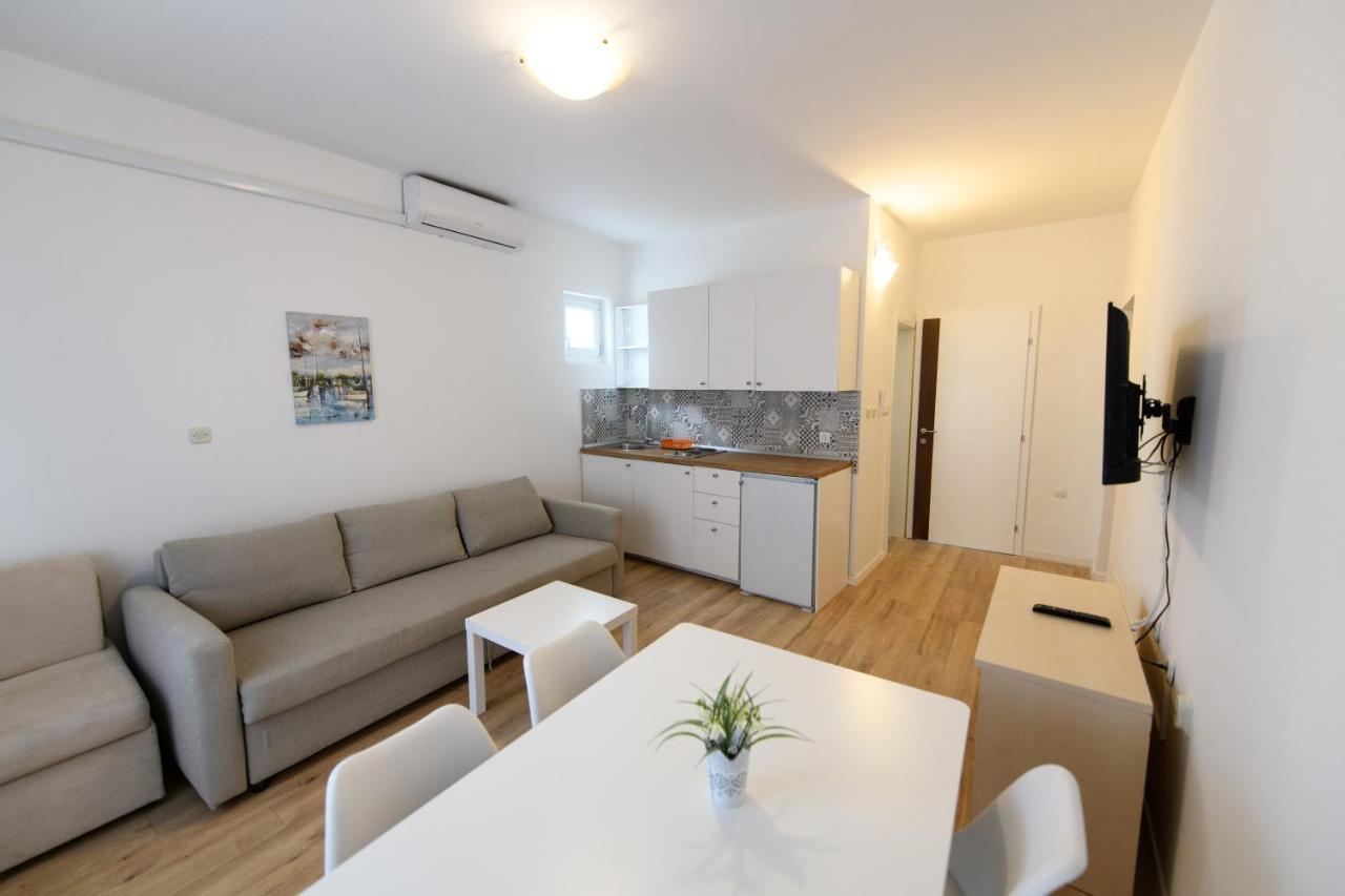 Cozy Beach Apartments Makarska Exterior photo