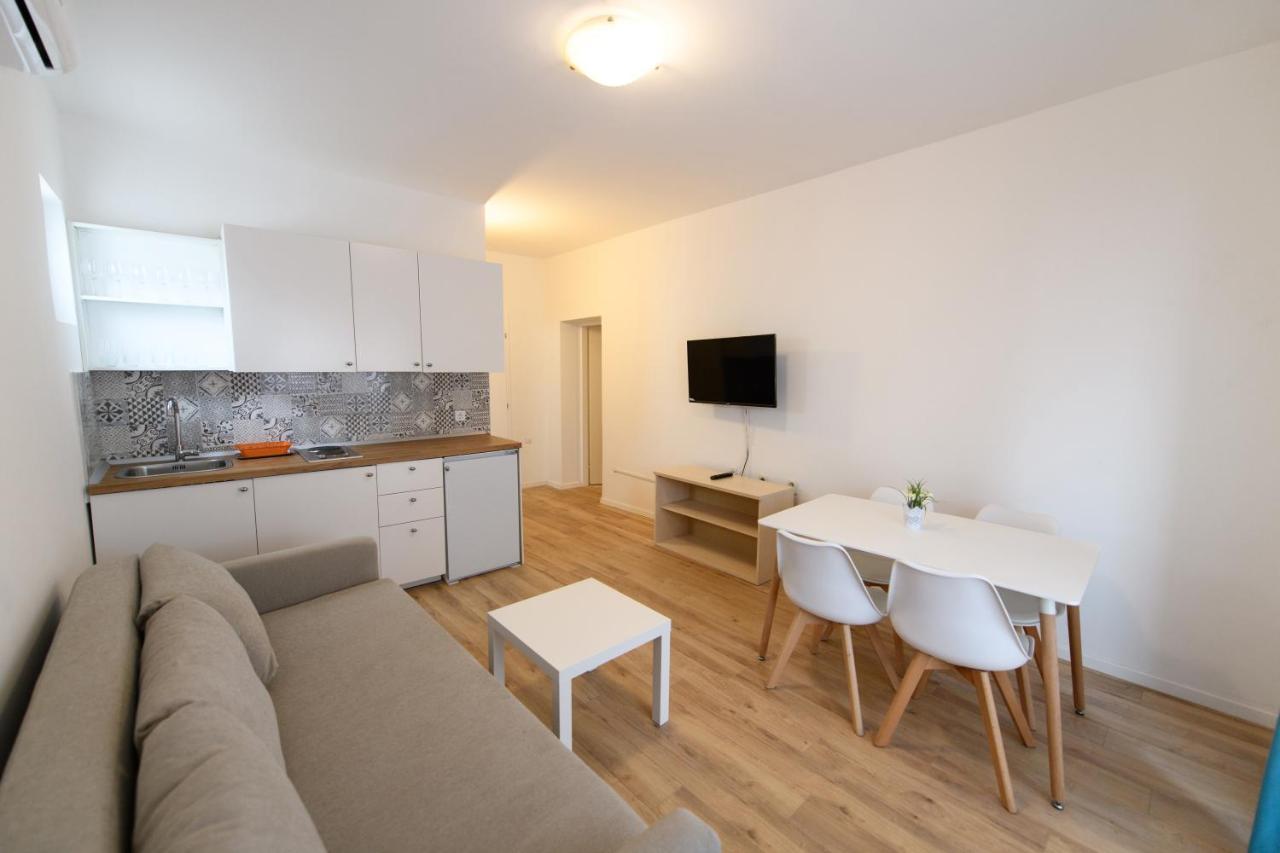 Cozy Beach Apartments Makarska Exterior photo